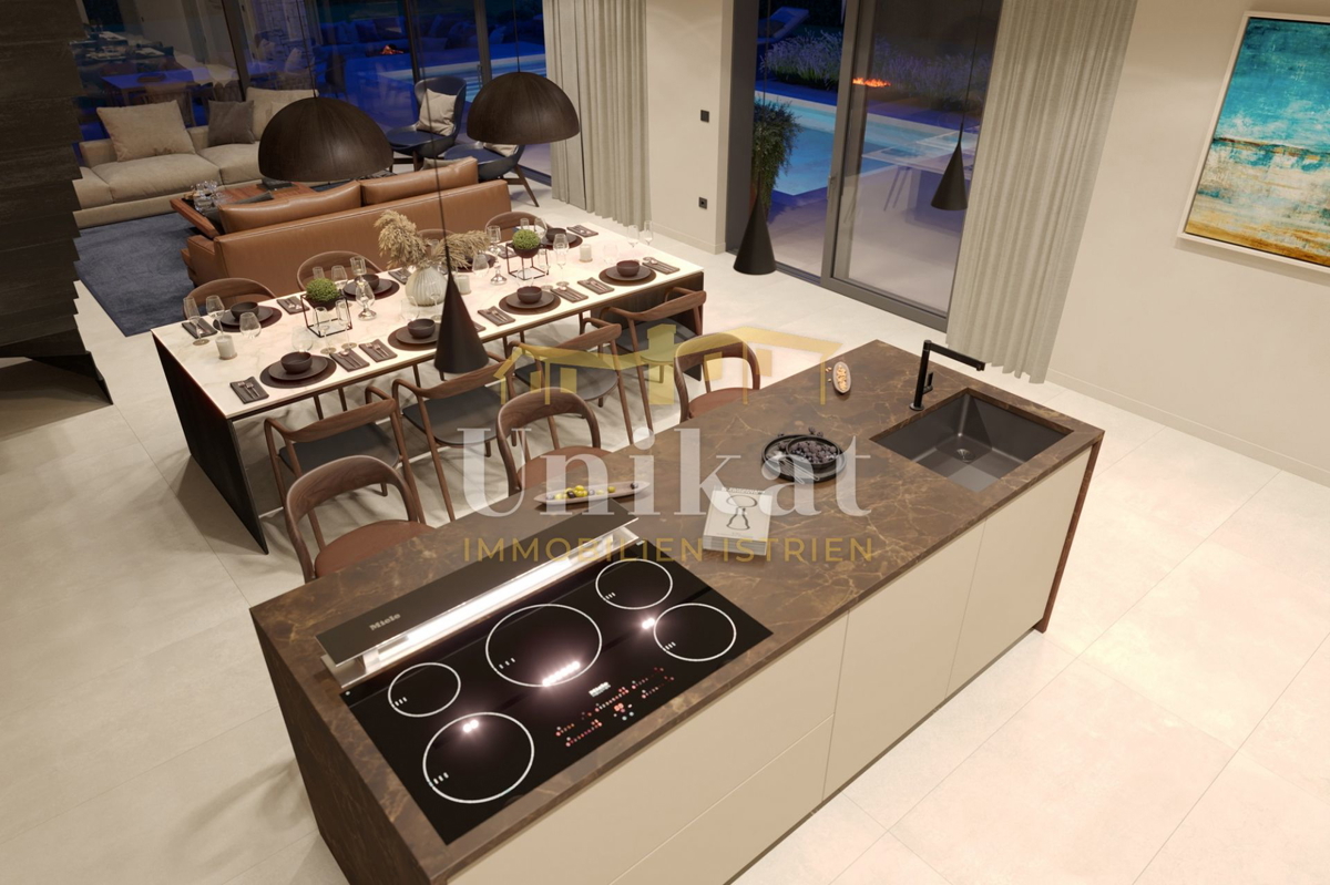 Casa con grande terrazza sul tetto e piscina